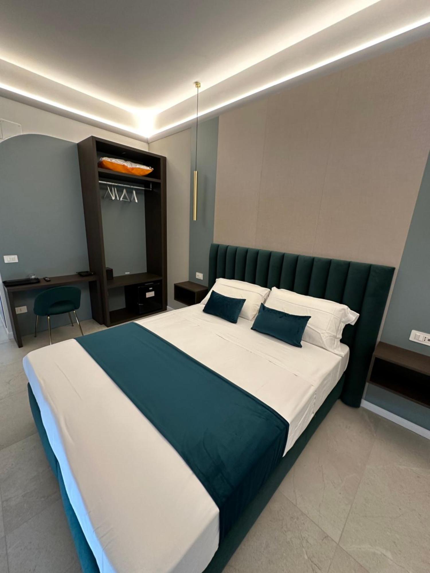 Hotiday Room Collection - Napoli Museo Suite Exterior photo